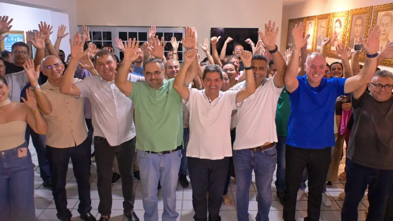 Álvaro Dias recebe apoio de prefeito, vice e vereadores de Campo Grande