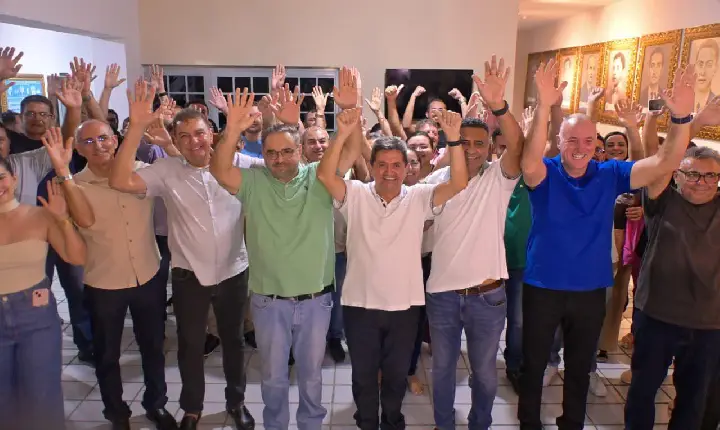 Álvaro Dias recebe apoio de prefeito, vice e vereadores de Campo Grande