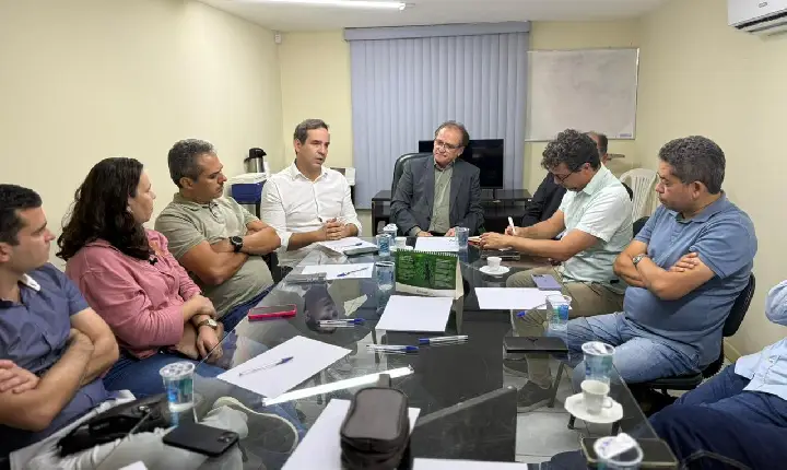 Cadu discute ideias para a saúde pública com representantes do Sindicato dos Médicos do RN