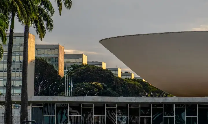 Congresso se aproxima do recesso sem votar PEC 6x1 e PL da Misoginia