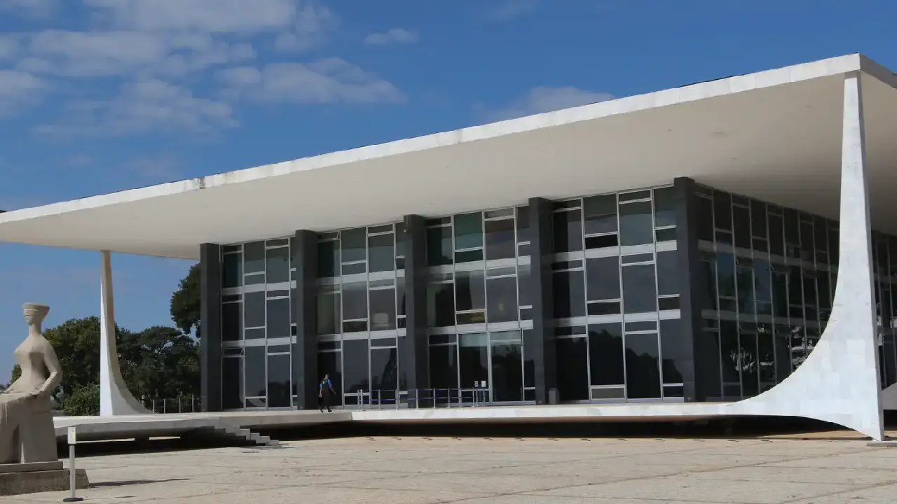 Defesa pede autorização do STF para que Bolsonaro possa operar ombro