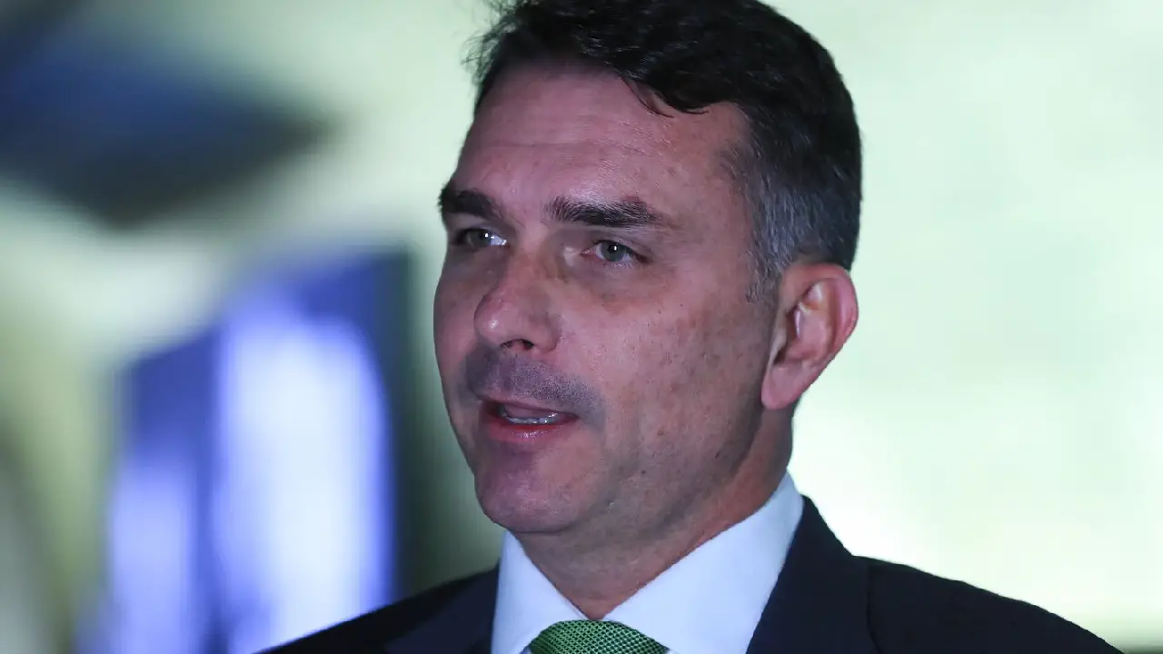 Deputados pedem investigação sobre relação entre Vorcaro e Flávio