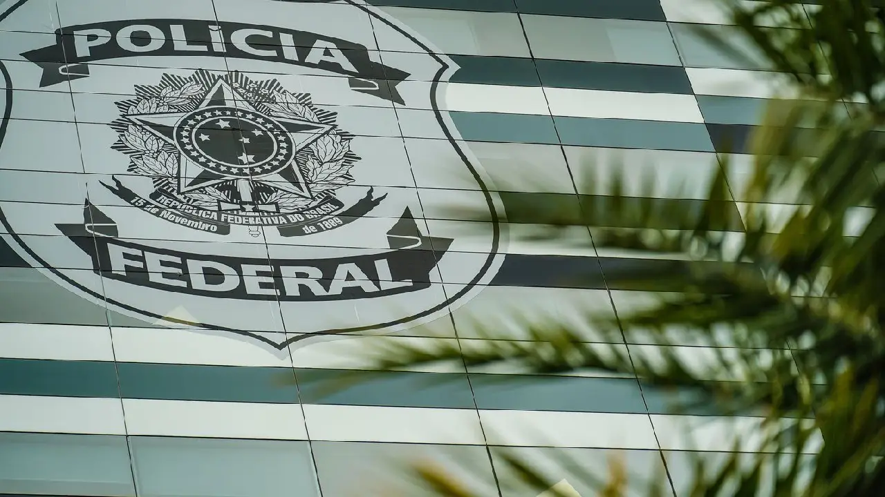 Em manifestação escrita, Flávio Bolsonaro nega ter caluniado Lula