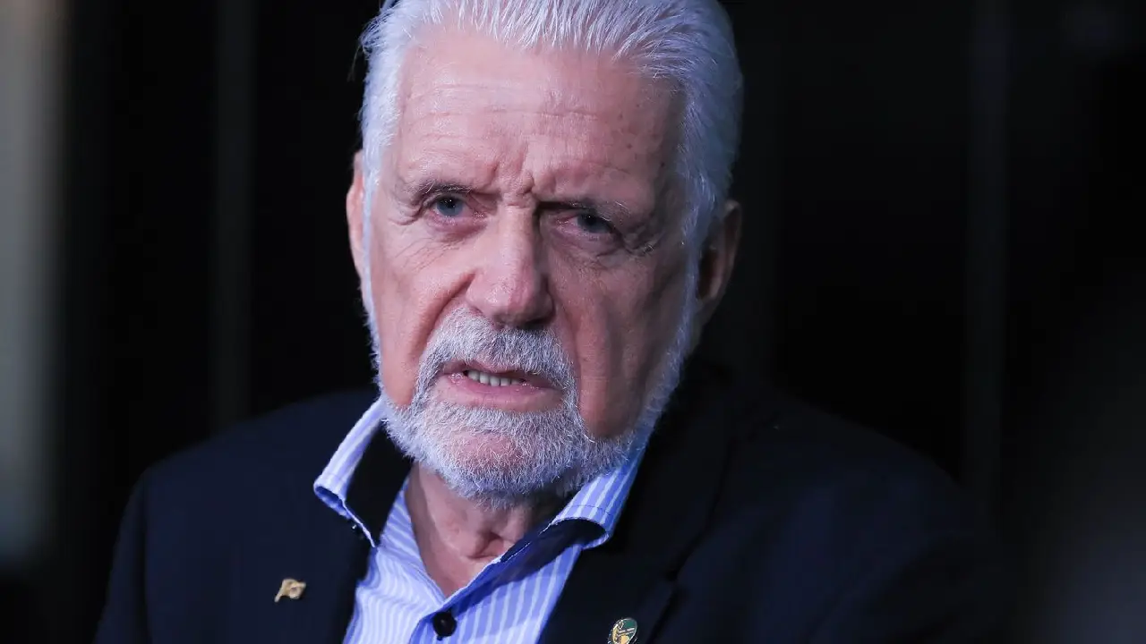 Jaques Wagner anuncia saída da liderança do governo no Senado