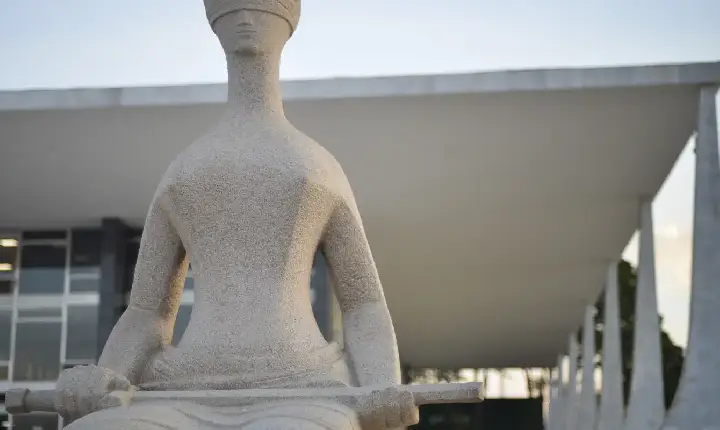 Juízes pedem adiamento de decisão que limitou penduricalhos