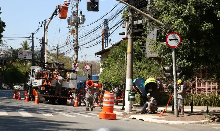 Justiça manda Enel restabelecer energia elétrica em SP em 12 horas