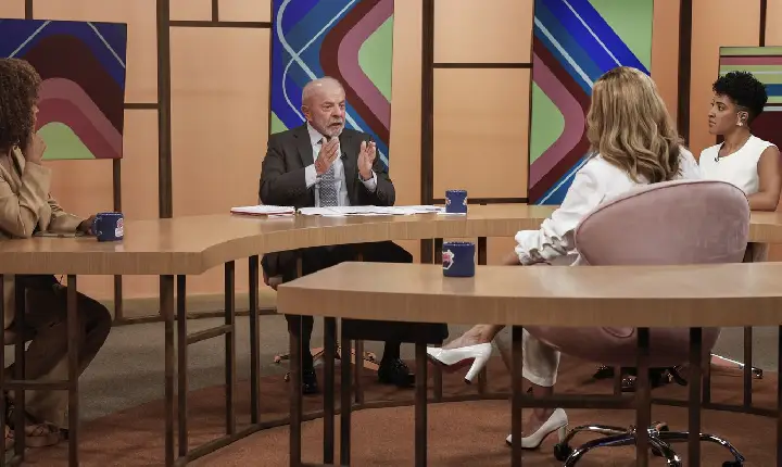 Lula diz que monitora preço dos combustíveis todos os dias