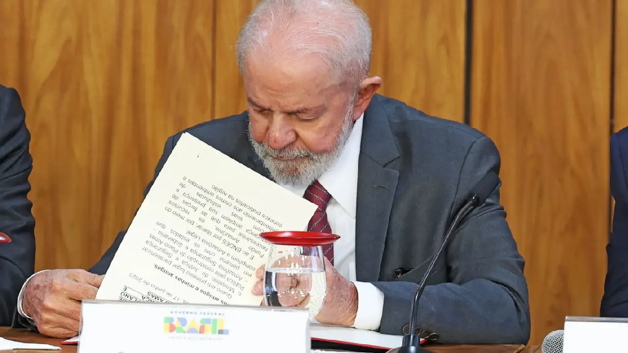 Lula veta lei que reconhece estágio como experiência profissional