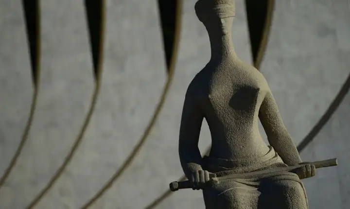 Moraes autoriza Bolsonaro a ser submetido a ultrassom na prisão 