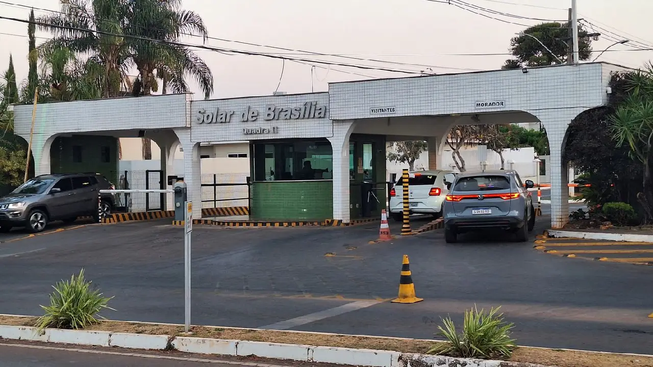 Moraes suspende visitas a Bolsonaro na prisão domiciliar