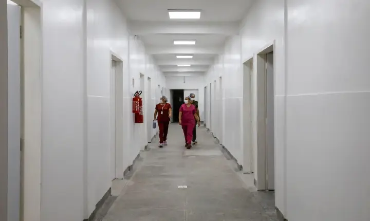 Obras do setor de enfermaria do Hospital Tarcísio Maia estão concluídas