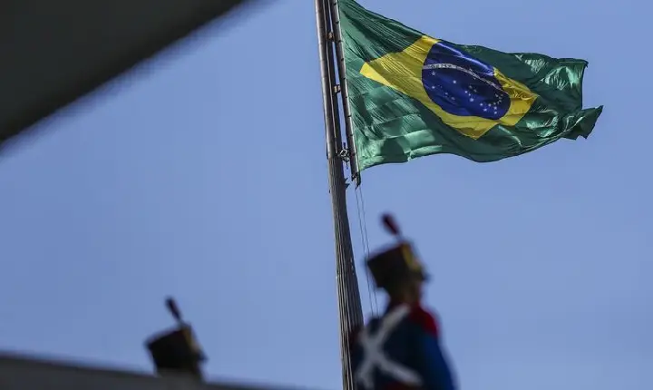 Políticos e autoridades celebram queda da Lei Magnitsky contra Moraes