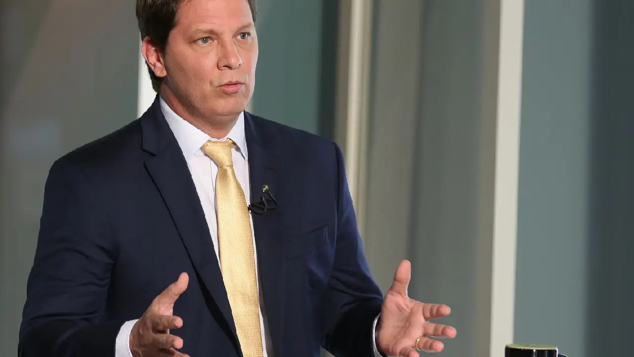 STF não consegue notificar Mário Frias sobre filme de Bolsonaro