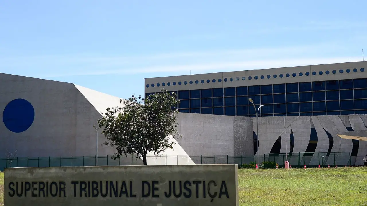 STJ abre investigação por uso de prompts para fraudar processos