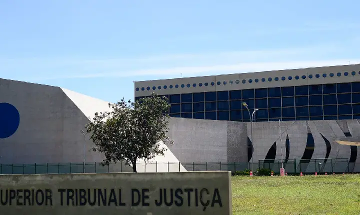 STJ abre investigação por uso de prompts para fraudar processos