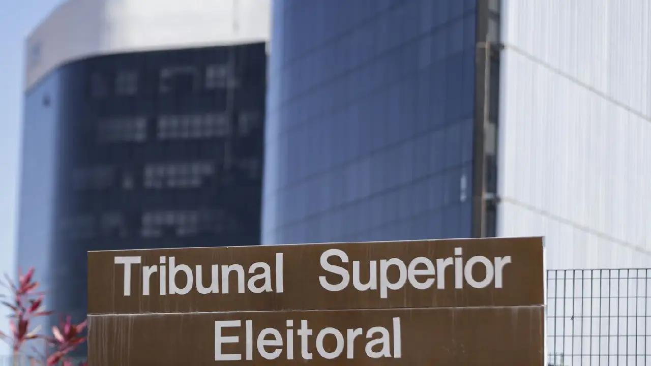 TSE julga liminar que suspendeu pesquisa desfavorável a Flávio