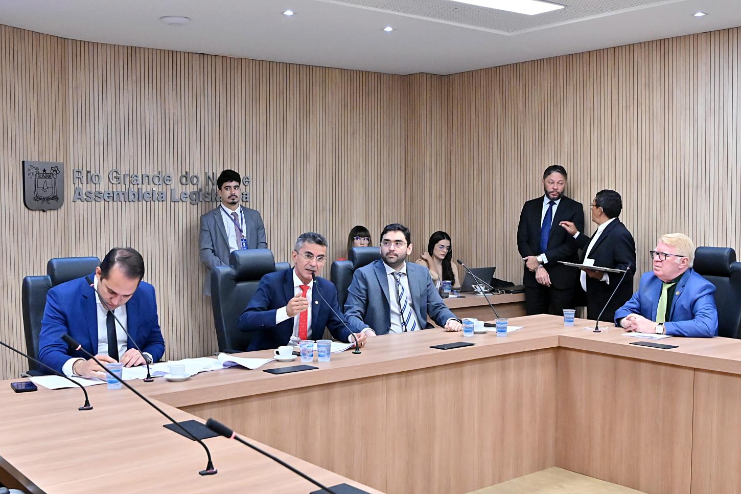 CCJ da Assembleia aprova proibição de smartphones em sala de aula