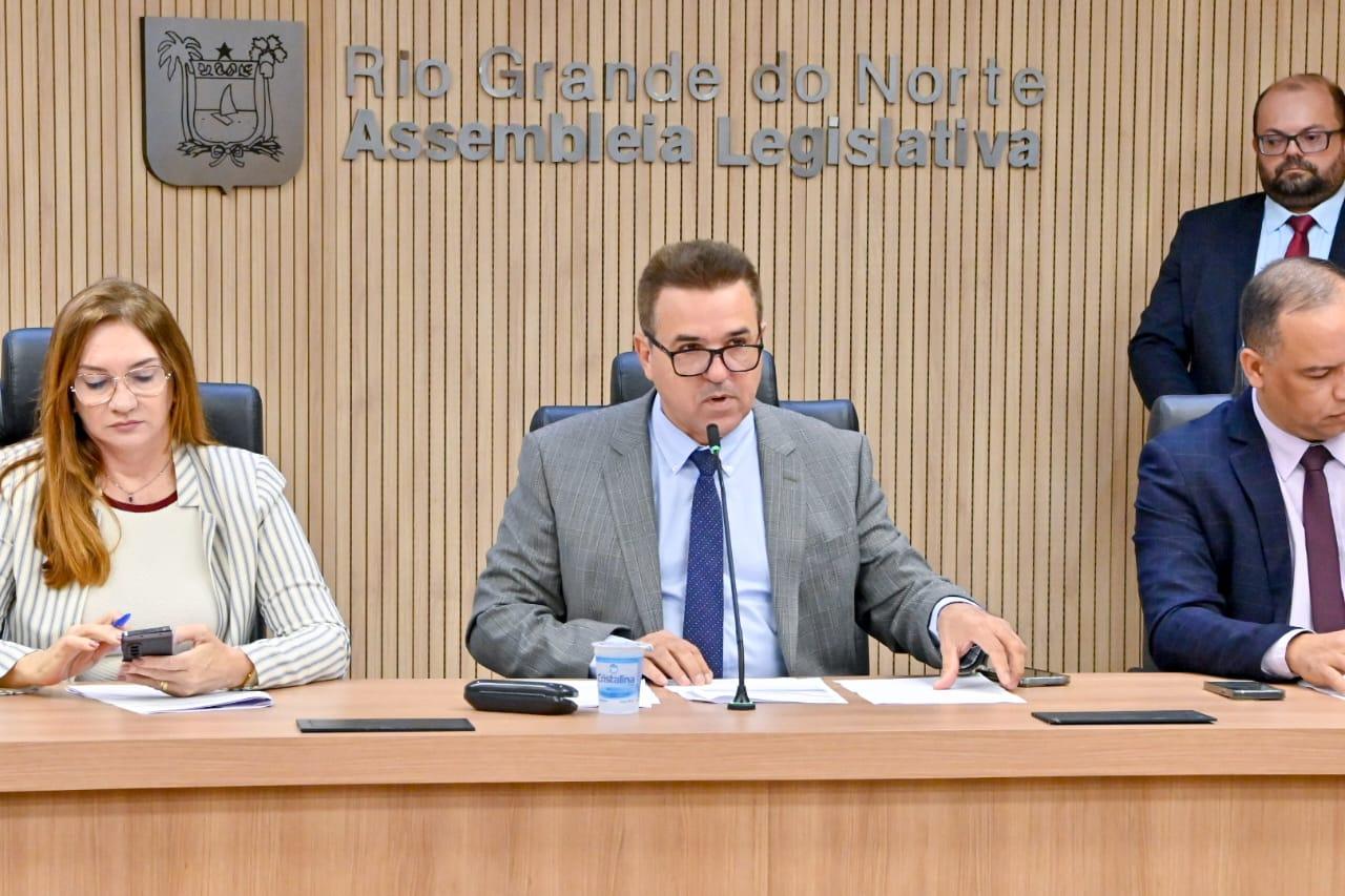 Comissão AL aprova convocação secretário da Fazenda para explicar situação financeira do Estado