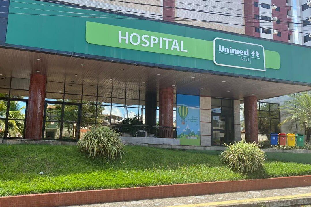 Plano de saúde deve manter internação em caráter de urgência e pagar indenização a paciente infantil