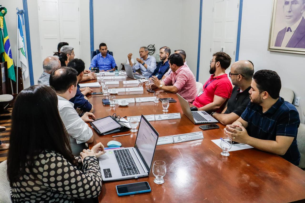 Allyson e Caern tratam de plano de ações para resolver falta de abastecimento de água em Mossoró