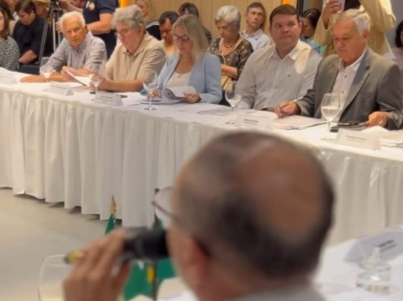 Lawrence pleiteia emendas para Mossoró em reunião com bancada federal