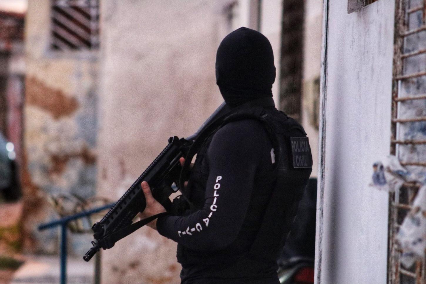 Polícias Civil e Militar prendem 'trio disciplina' em Arez