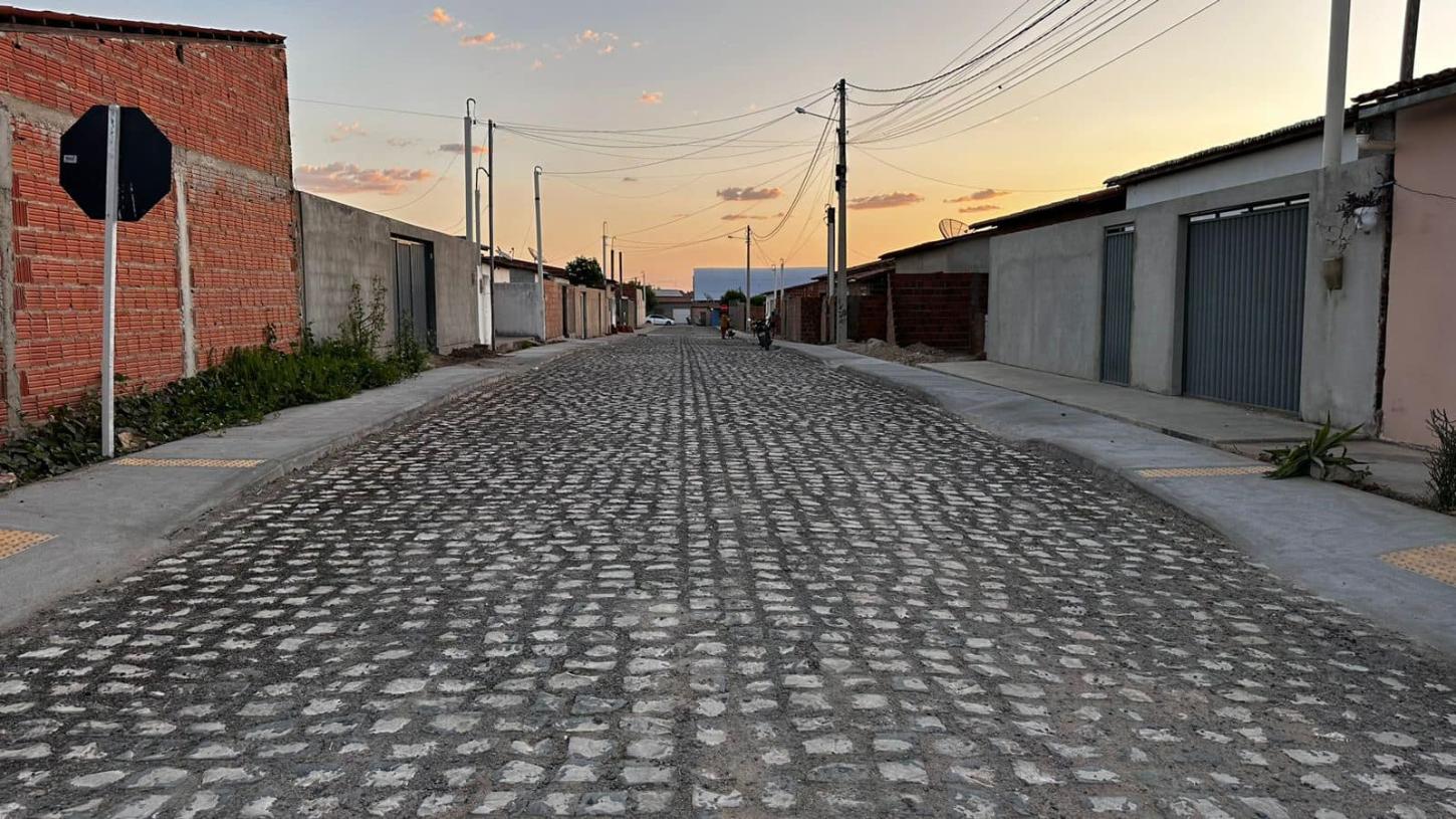 Prefeitura de Governador entrega pavimentação de três ruas do Projeto Crescer