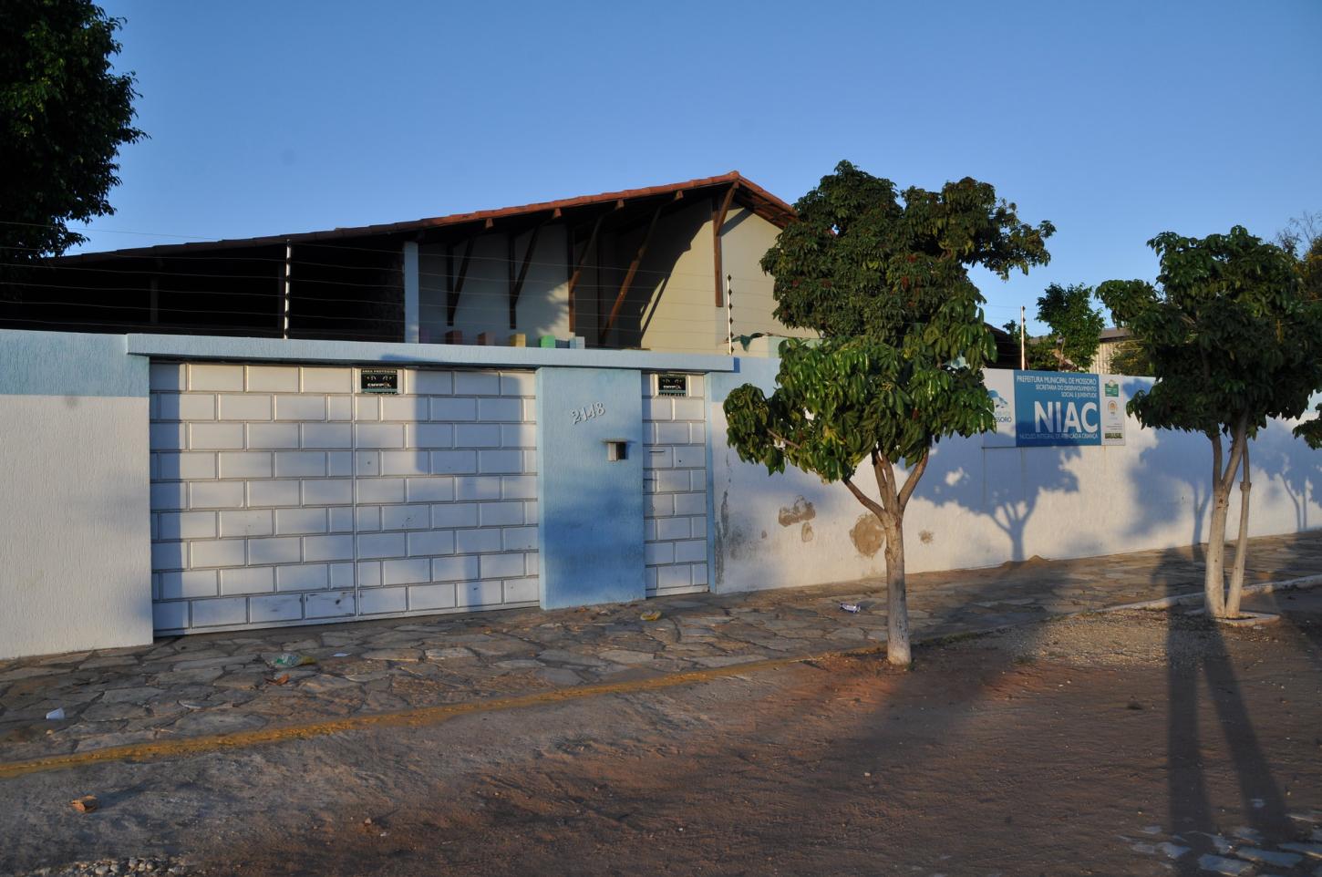 Abrigos apresentam diversos problemas estruturais e falta de verduras e frutas para crianças e adolescentes