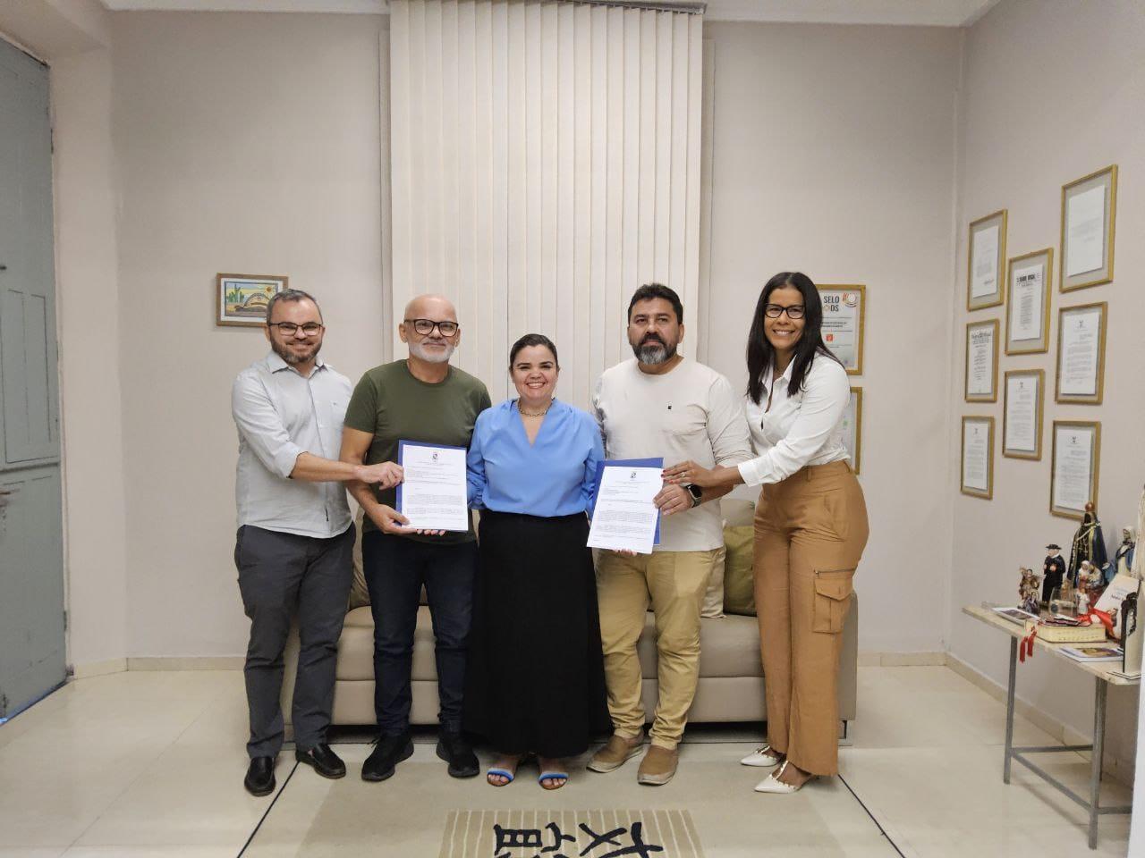 Uern apresenta propostas de reajuste aos docentes e técnicos