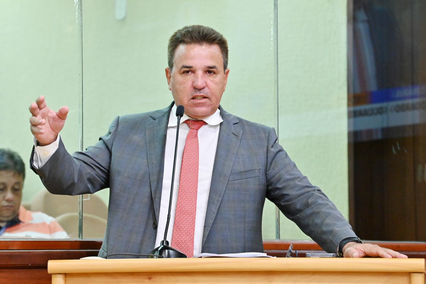 Deputado diz que servidores estão sendo negativado pelo Serasa por falta de repasses de consignados pelo Governo