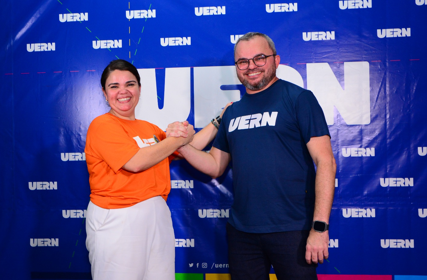 Em pleito esvaziado por alunos e sem oposição, Cicília Maia e Chico Dantas são reeleitos na Uern