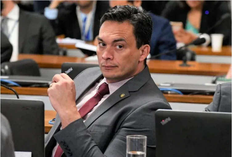 Styvenson foi o senador potiguar campeão de gastos com “divulgação da atividade parlamentar” em 2024