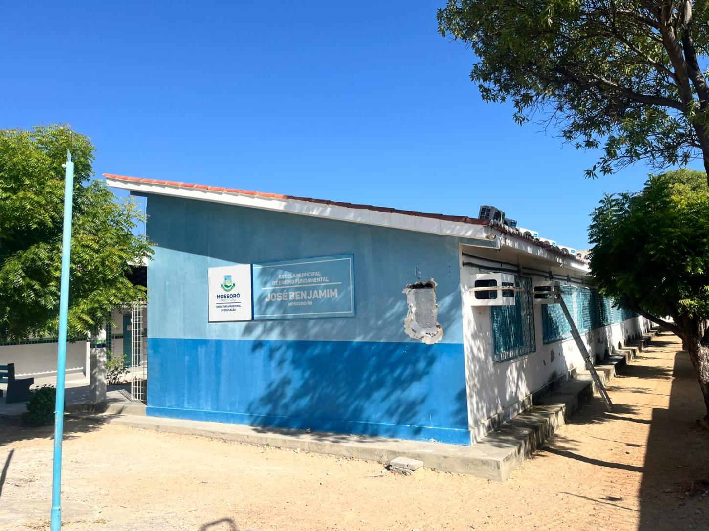 Instalação de centrais de ar em escolas sem estrutura deixa alunos de Mossoró no calor