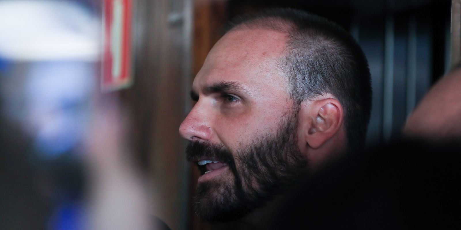 Mendonça pede vista e suspende julgamento contra Eduardo Bolsonaro