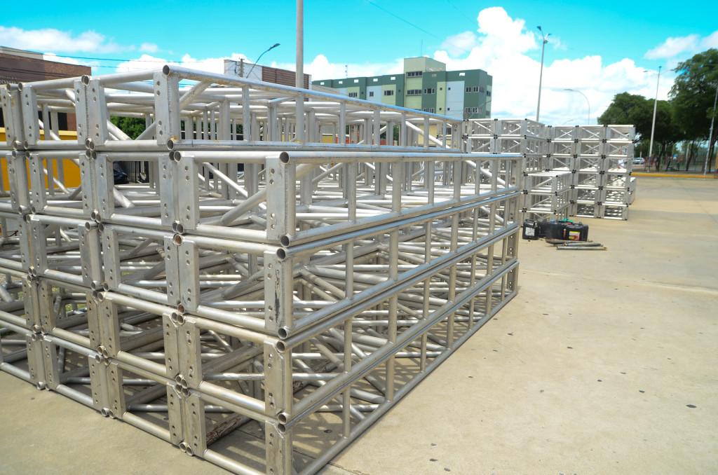 Montagem de arena e cadastramento de camarotes e de comerciantes 