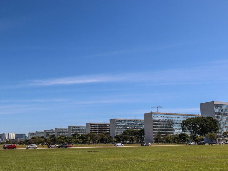 Orçamento de 2027 tem salário mínimo de R$ 1.741 